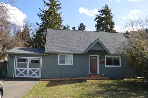 879 Lakeshore Dr, Klamath Falls, OR 97601