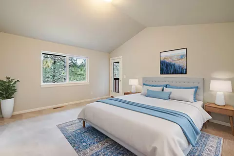 Bedroom - 14450 Mountain View Loop, Sisters, OR 97759 photo 1 of 9