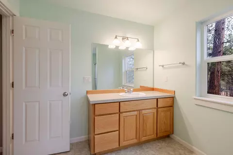 Bath - 14450 Mountain View Loop, Sisters, OR 97759 photo 4 of 5