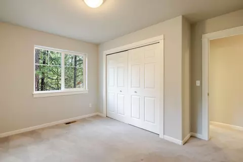 Bedroom - 14450 Mountain View Loop, Sisters, OR 97759 photo 6 of 9