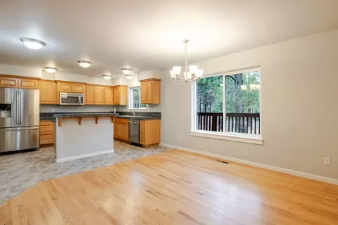 Living - 14450 Mountain View Loop, Sisters, OR 97759 photo 5 of 9