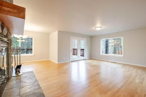 Living - 14450 Mountain View Loop, Sisters, OR 97759 photo 2 of 9