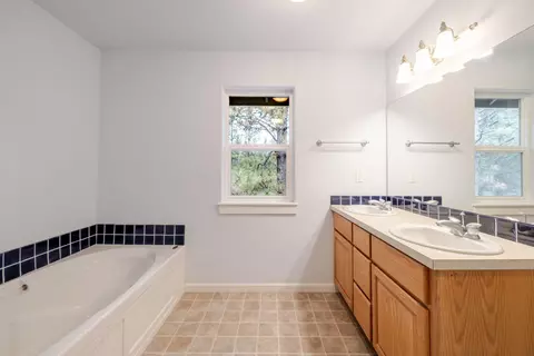 Bath - 14450 Mountain View Loop, Sisters, OR 97759 photo 1 of 5