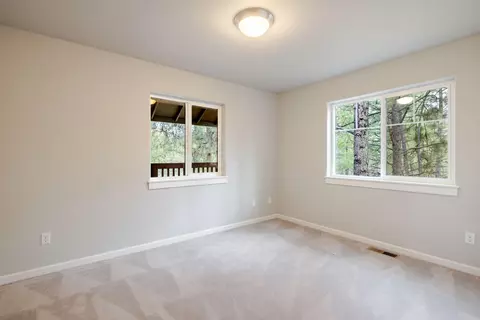 Bedroom - 14450 Mountain View Loop, Sisters, OR 97759 photo 5 of 9