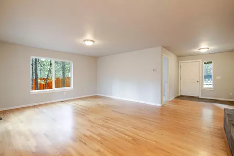 Living - 14450 Mountain View Loop, Sisters, OR 97759 photo 7 of 9