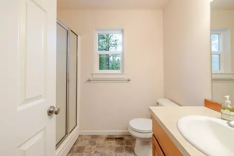 Bath - 14450 Mountain View Loop, Sisters, OR 97759 photo 5 of 5