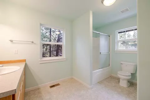 Bath - 14450 Mountain View Loop, Sisters, OR 97759 photo 3 of 5