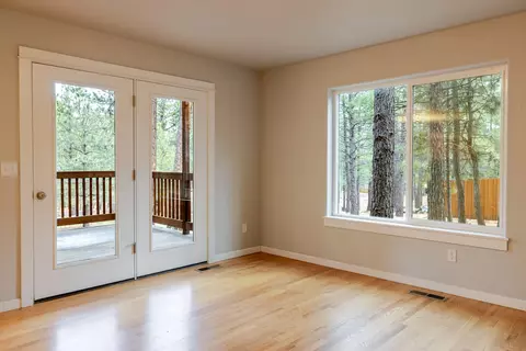 Living - 14450 Mountain View Loop, Sisters, OR 97759 photo 8 of 9