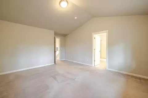 Bedroom - 14450 Mountain View Loop, Sisters, OR 97759 photo 3 of 10