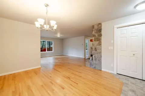 Living - 14450 Mountain View Loop, Sisters, OR 97759 photo 6 of 9
