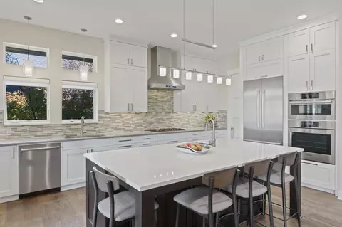 Kitchen - 61475 Hackleman Ct, Bend, OR 97702 photo 3 of 9