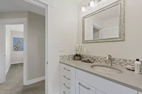 Bath - 61475 Hackleman Ct, Bend, OR 97702 photo 6 of 7