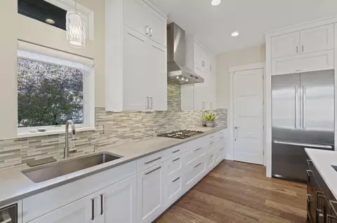 Kitchen - 61475 Hackleman Ct, Bend, OR 97702 photo 5 of 9
