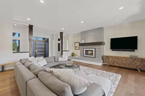 Living - 61475 Hackleman Ct, Bend, OR 97702 photo 4 of 5
