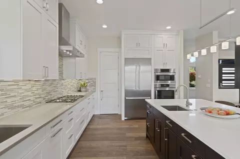 Kitchen - 61475 Hackleman Ct, Bend, OR 97702 photo 4 of 9