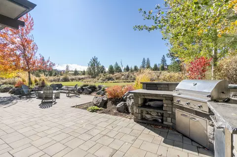 Exterior - 61475 Hackleman Ct, Bend, OR 97702 photo 9 of 17