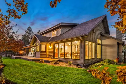 20397 Pine Vista Dr, Bend, OR 97702