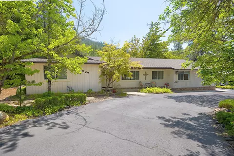 627 Carriage Rd, Grants Pass, OR 97526