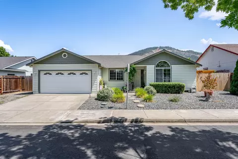 1783 SE Brookhurst Way, Grants Pass, OR 97527