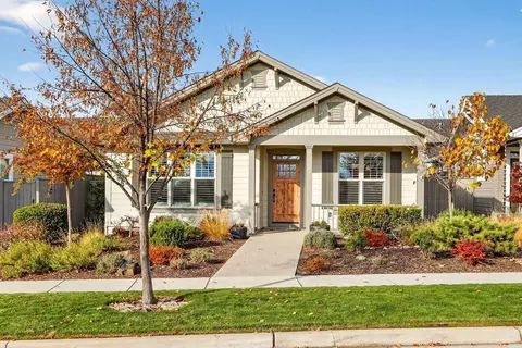 3957 Shamrock Dr, Medford, OR 97504