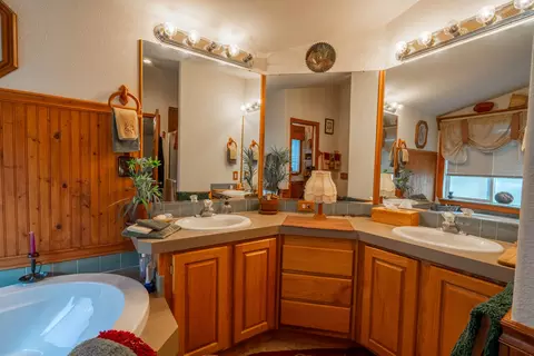 60626 River Bend Dr, Bend, OR 97702 photo 10