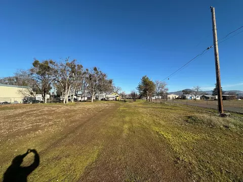 5303 Table Rock Rd, Central Point, OR 97502
