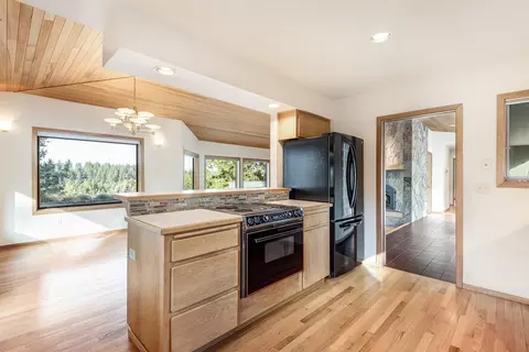 Kitchen - 19666 Sunshine Way, Bend, OR 97702 photo 1 of 2