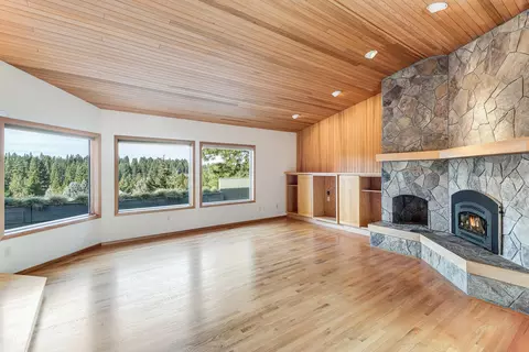 Living - 19666 Sunshine Way, Bend, OR 97702 photo 1 of 6