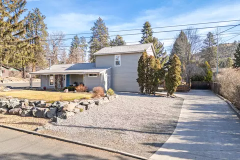 1154 NE 9th St, Bend, OR 97701