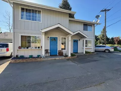 210 W Main St, Rogue River, OR 97537