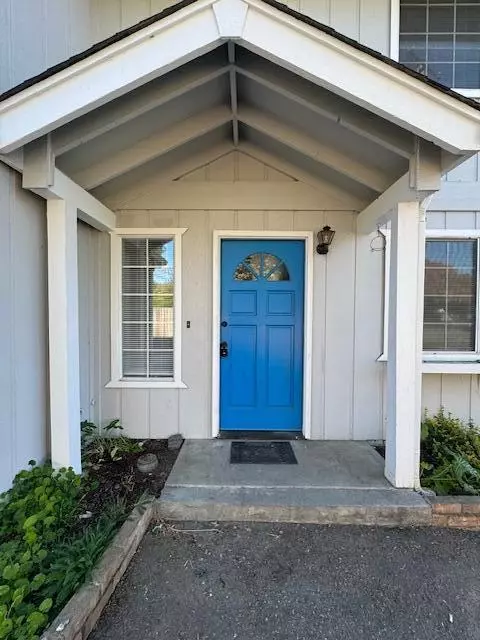 210 W Main St, Rogue River, OR 97537