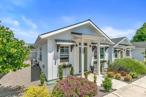 583 Coffee Ln, Ashland, OR 97520