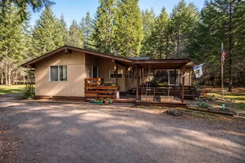 1954 Yeust Rd, Azalea, OR 97410