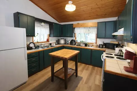 Kitchen - 1954 Yeust Rd, Azalea, OR 97410 photo 1 of 1