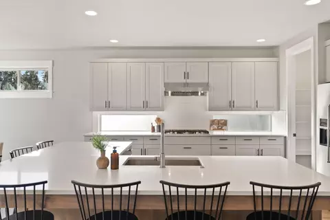 Kitchen - 60836 SW Headwaters Loop, Bend, OR 97702 photo 6 of 9