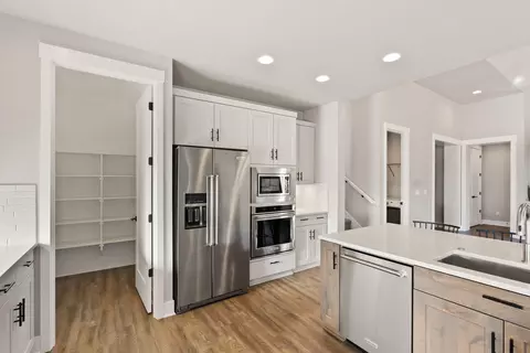Kitchen - 60836 SW Headwaters Loop, Bend, OR 97702 photo 8 of 9