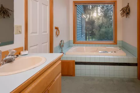 Bath - 55625 Big River Dr, Bend, OR 97707 photo 2 of 4