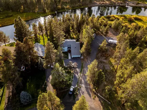 View/Area - 55625 Big River Dr, Bend, OR 97707 photo 4 of 5