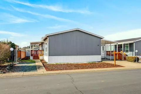 4729 S Pacific Hwy UNIT 24, Phoenix, OR 97535