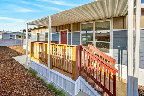 4729 S Pacific Hwy UNIT 24, Phoenix, OR 97535
