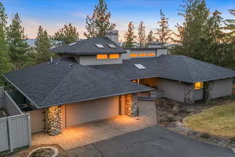 1295 NW City View Dr, Bend, OR 97703