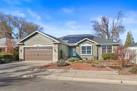 672 Shadow Wood Dr, Medford, OR 97501
