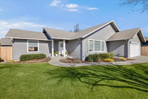 608 SE Liberty Dr, Grants Pass, OR 97527