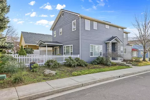 369 Meadow Dr, Ashland, OR 97520