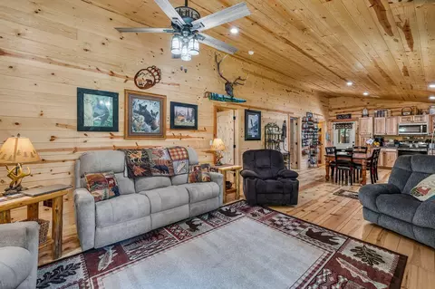 Living - 11963 Beechwood Dr, La Pine, OR 97739 photo 3 of 3