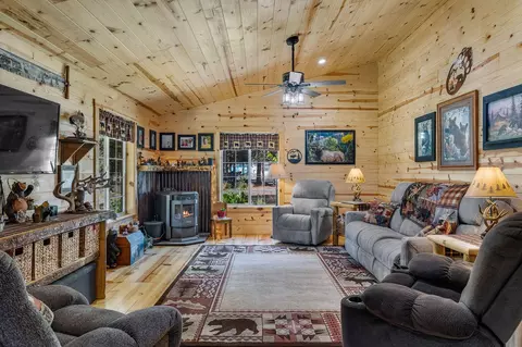 Living - 11963 Beechwood Dr, La Pine, OR 97739 photo 1 of 3