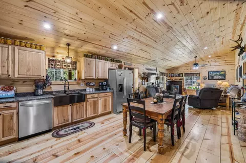 Kitchen - 11963 Beechwood Dr, La Pine, OR 97739 photo 1 of 1