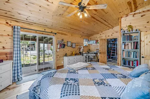 Bedroom - 11963 Beechwood Dr, La Pine, OR 97739 photo 4 of 4