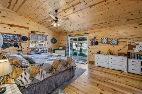 Bedroom - 11963 Beechwood Dr, La Pine, OR 97739 photo 1 of 4