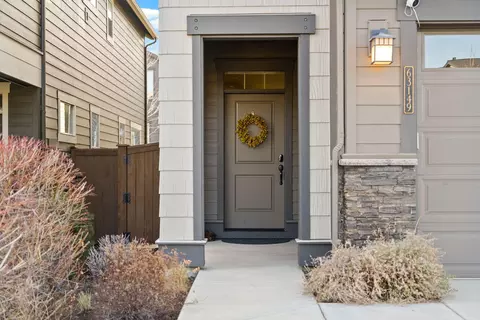 63149 NE Hadley Pl, Bend, OR 97701 photo 2